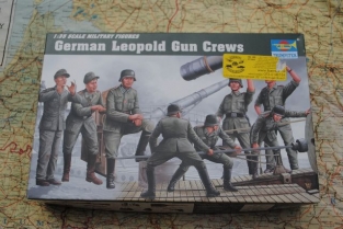 TR.00406  GERMAN LEOPOLD GUN CREW